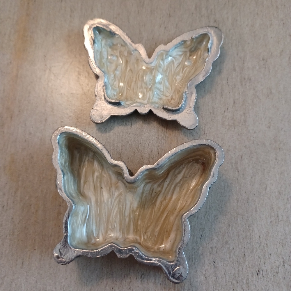 Vintage Green Enamel and Rhinestone Butterfly Trinket Box - Picture 5 of 6